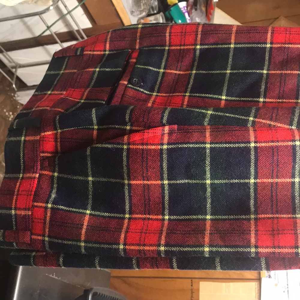 Woolen pants. Looks like medium. Almost like new.